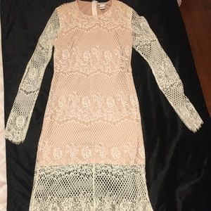 Women’s Lace dress size m nwot